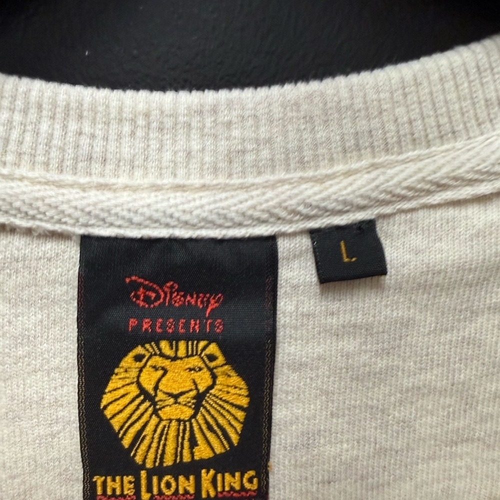 Disney The Lion King Broadway Musical Embossed Crewneck Sweatshirt L - Picture 2 of 4